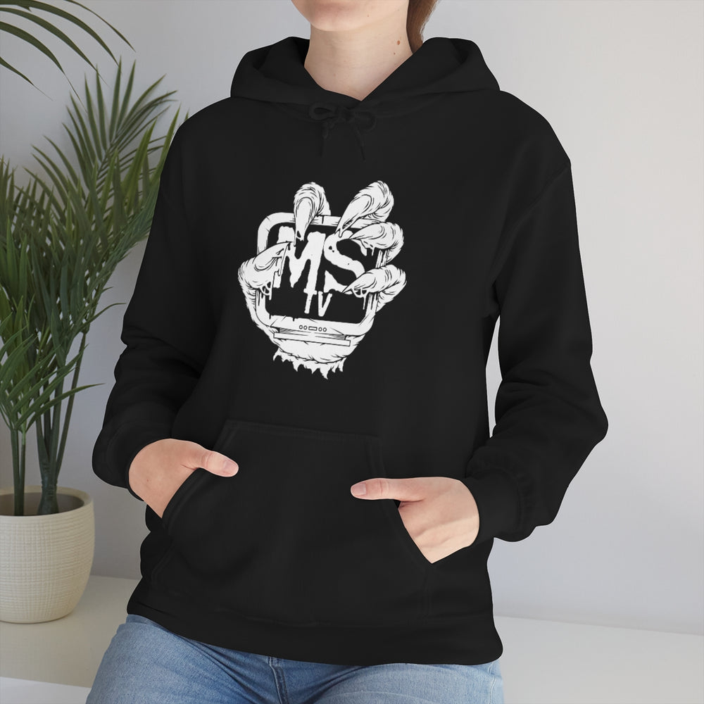 
                  
                    A) Sudadera con capucha de garra de MSTV
                  
                